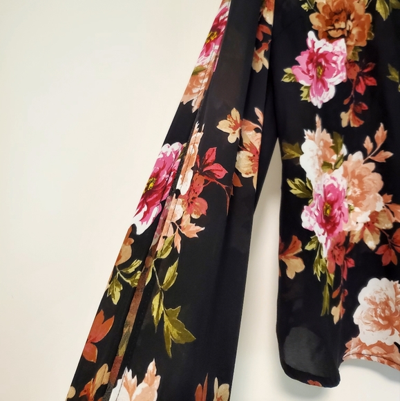 Black floral blouse - Picture 4 of 5